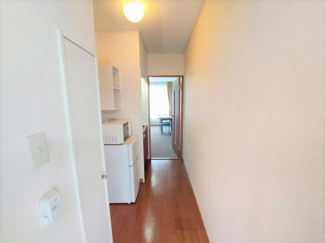 レオパレスサニーハイツの玄関