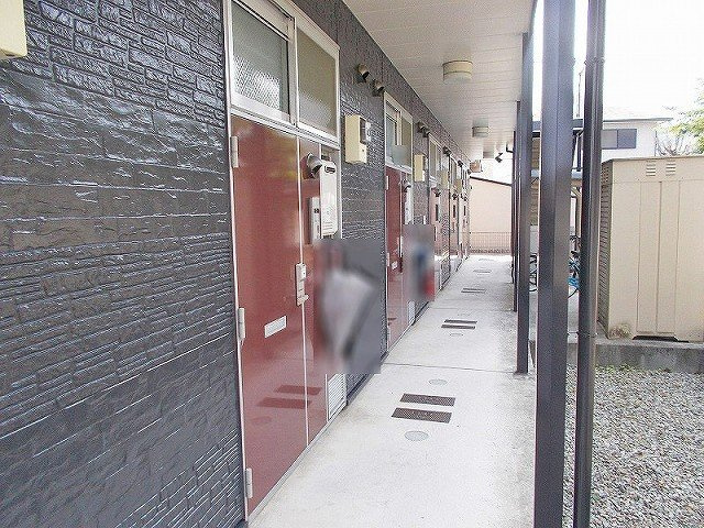 レオパレスきたじま３番館の玄関