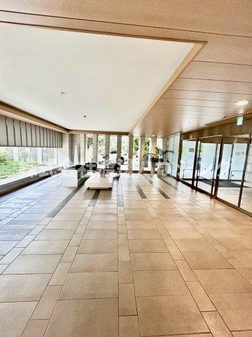 プラウド新千里西町のエントランス