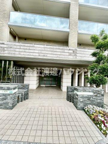 プラウド新千里西町のエントランス