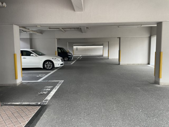 スカイオークフィネス5の駐車場|屋内駐車場になります。
