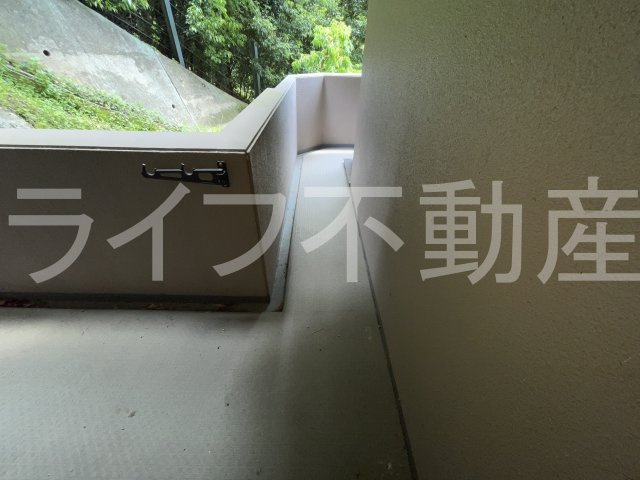 アドリーム石切山手のバルコニー|暖かな日差しのふりそそぐバルコニー