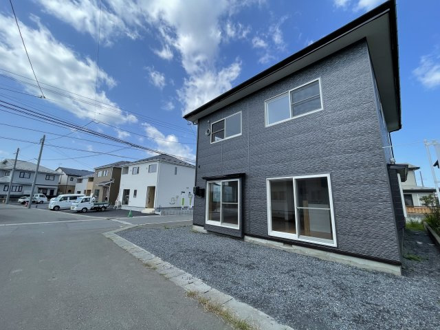 八戸市大字湊町字縄張の外観|外壁は一部張替えし、塗装しました。屋根は塗装を行いました。