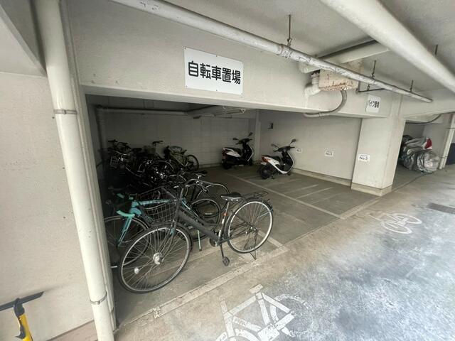 川口市青木２丁目の一棟マンションの駐車場