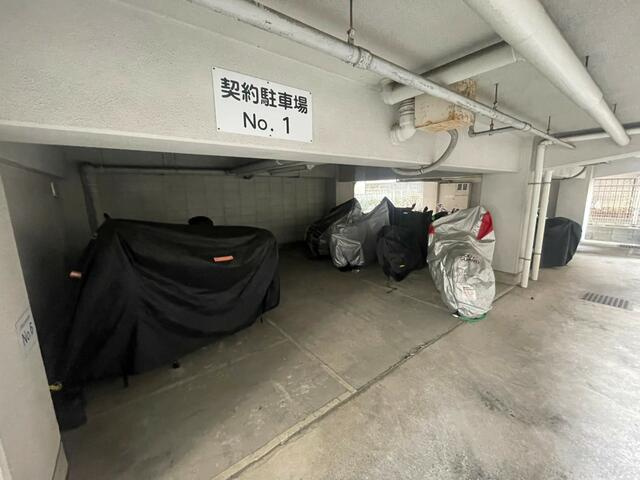 川口市青木２丁目の一棟マンションの駐車場