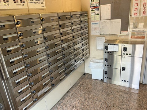 ハイタウン梅屋敷のエントランス|毎日通るエントランスはこのようになっています