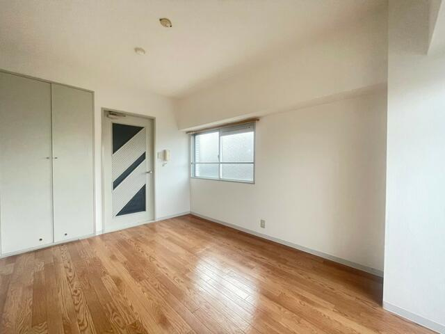 足立区関原２丁目の一棟マンションの洋室