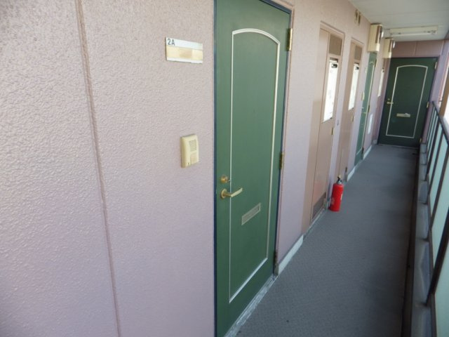 NR5番館のロビー