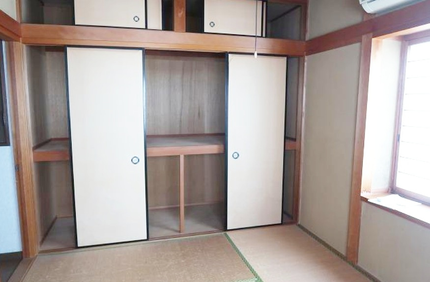 太秦袴田町の収納|和室の押し入れは上まで収納があるので、十分に収納可能です♪