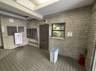 【エントランス】 | 管理体制も良好で、安心してお住い出来るフルリノベーションマンション♪