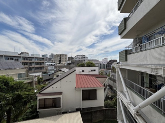 【展望】 | バルコニーは東向きです。環状八号線の騒音などは一切気にならないと思います。是非一度、ご自身でご体感下さい。