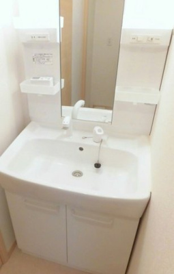 【洗面所】 | フロル・デ・コルサ | 脱衣スペースもあります