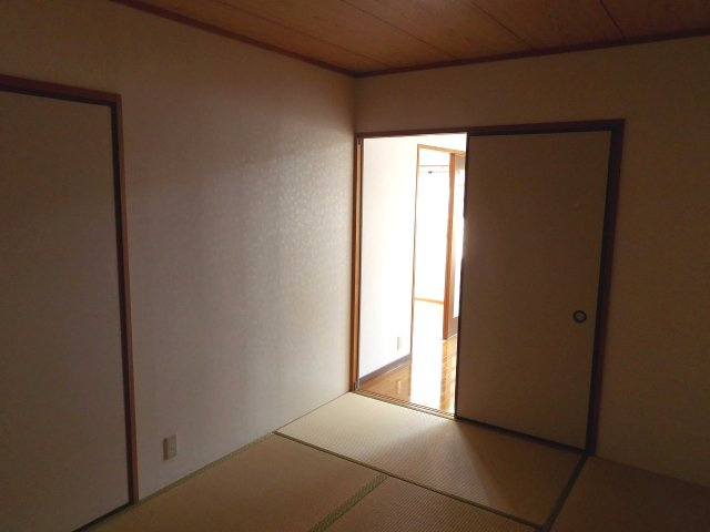 ユタカ第二ビルの和室