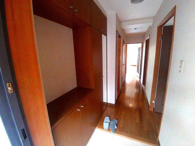 ユタカ第二ビルの玄関