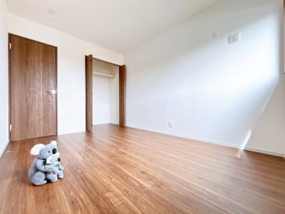 【洋室】 | 安中市古屋　新築住宅 | さまざまにカスタマイズしていただけるシンプルなデザインの内装。ご自身で素敵な空間を創り上げられます。