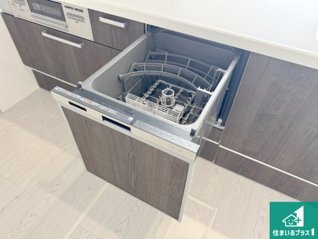 池田市旭丘　第5期　新築一戸建ての設備|食事後の一仕事、食器洗いをボタン一つでお任せできちゃいます！場所を取らないビルトイン式なので、お料理スペースもしっかり確保！
