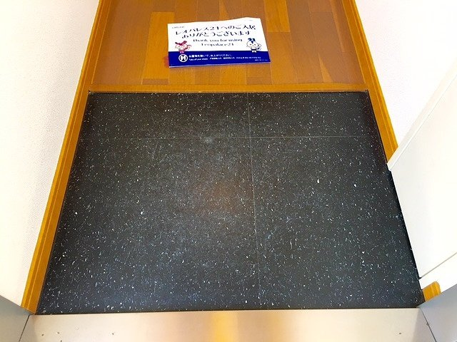 レオパレスアヴァンセ岡島の玄関|設備仕様は号室により異なる為、現況を優先します。