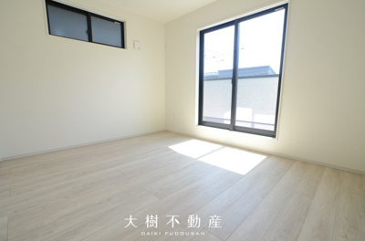 【洋室】 | 綾瀬市深谷中３丁目 新築戸建て 全3棟【仲介手数料無料】 | 2階　洋室1（7.1帖）