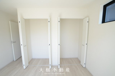 【洋室】 | 綾瀬市深谷中３丁目 新築戸建て 全3棟【仲介手数料無料】 | 2階　洋室1（7.1帖）クローゼット