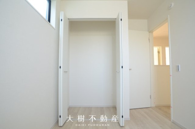 【洋室】 | 綾瀬市深谷中３丁目 新築戸建て 全3棟【仲介手数料無料】 | 2階　洋室2（5.0帖）クローゼット