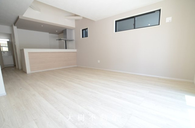 【居間・リビング】 | 綾瀬市深谷中３丁目 新築戸建て 全3棟【仲介手数料無料】 | □■当社なら諸費用を最大限削減できます■□