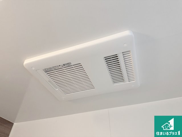 池田市旭丘　第5期　新築一戸建ての冷暖房・空調設備|四季を通して快適なバスライフをお手伝いする浴室暖房乾燥機！浴室の乾燥・暖房・涼風・換気はもちろん、２４時間換気にも対応！