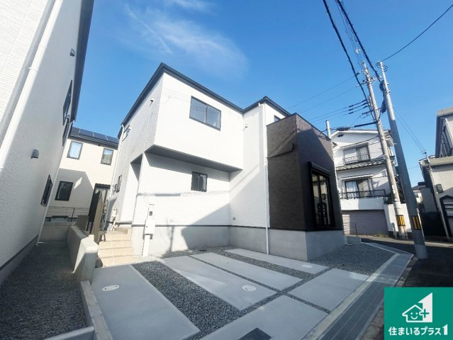 池田市旭丘　第5期　新築一戸建ての駐車場|並列２台駐車可能！ゆとりの駐車スペースで車庫入れもスムーズ！

