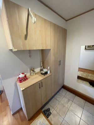 【玄関】 | 松戸市河原塚　中古戸建 | 下足入れ