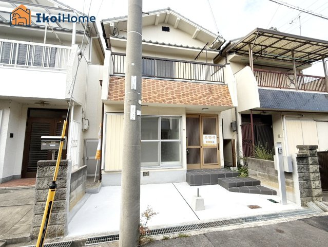 明石市明南町2丁目　中古戸建のエントランス|【ホームページに現地動画掲載中】●年中無休：当日予約可●閑静な住宅街ですので生活安心です♪