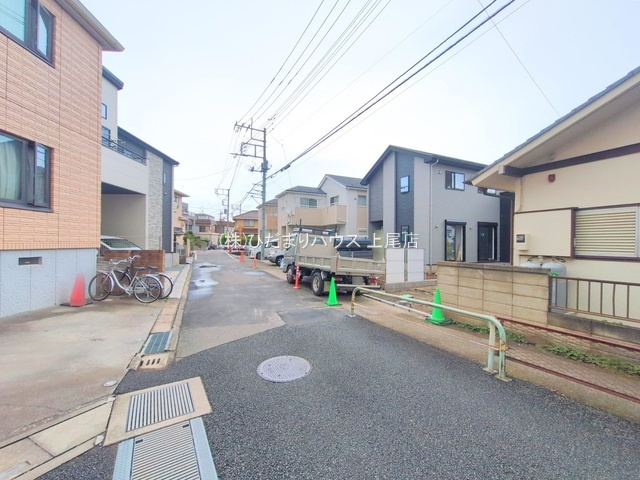 見沼区丸ヶ崎1期　新築戸建　エルデ01の前面道路含む現地写真