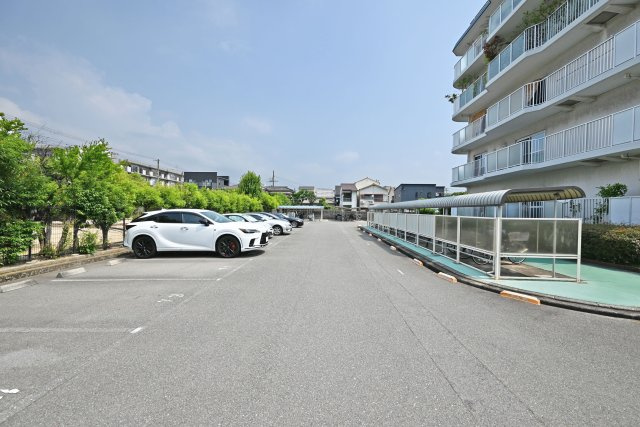 日商岩井香枦園マンション二号棟の駐車場|駐車場月額(1,3000円）