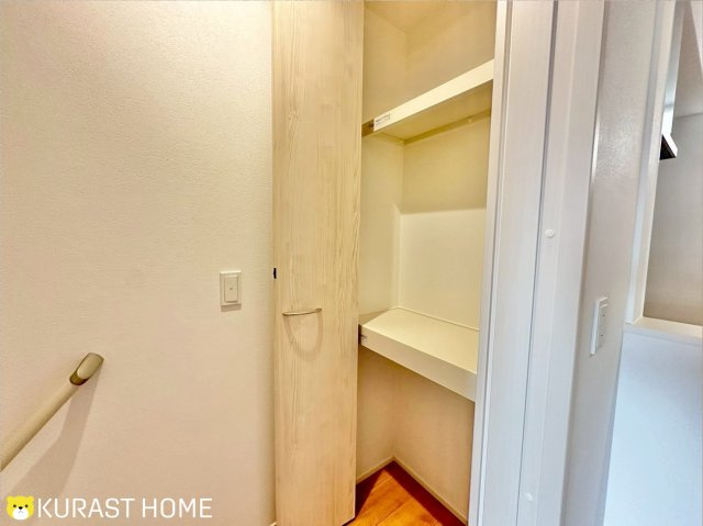 京都市右京区西京極東衣手町　未入居物件の収納|2階 廊下収納