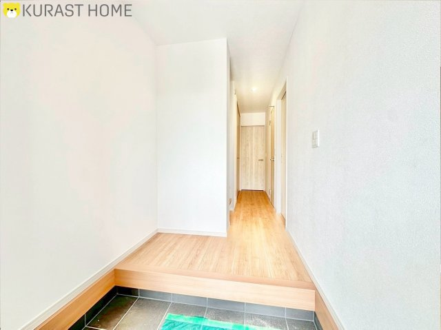 京都市右京区西京極東衣手町　未入居物件の玄関