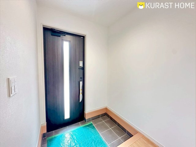 京都市右京区西京極東衣手町　未入居物件の玄関