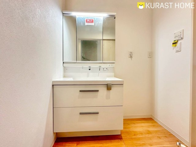 京都市右京区西京極東衣手町　未入居物件の独立洗面台