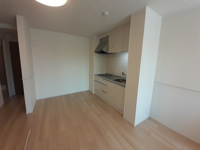 朝倉郡筑前町依井のアパートの居間・リビング|こちらのリビングで趣味の時間をお楽しみください