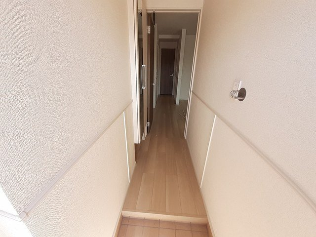 朝倉郡筑前町依井のアパートの玄関|ゆったりとした玄関です