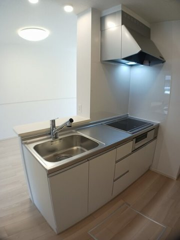 三井郡大刀洗町大字山隈のアパートのキッチン|コンパクトなキッチンで掃除もラクラク