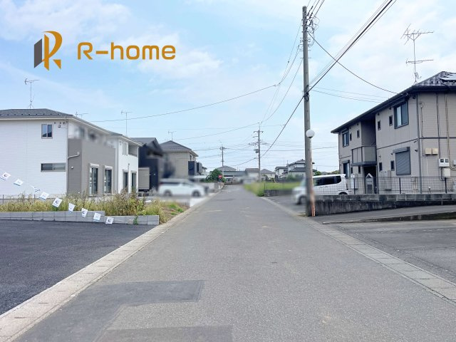 結城郡八千代町菅谷第2　新築戸建て　2号棟の前面道路含む現地写真|堂々！建物完成♪実際のお部屋をご見学可能です♪
ご見学が一番の資料！お気軽にお問い合わせ下さい♪
