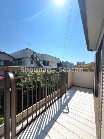 【バルコニー】 | 南向きバルコニーなら、洗濯物・お布団が気持ち良く乾きますよ♪