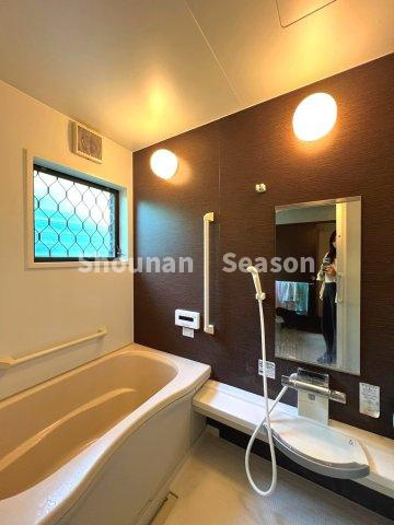 【浴室】 | すぐに適温にできる「追い焚き機能」を搭載した、設備充実の浴室です♪