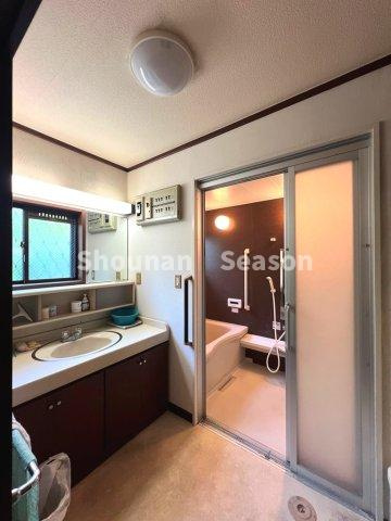 【独立洗面台】 | 水廻り（キッチン・浴室・洗面室）は一直線に繋がり、家事効率もUP◎
朝のお支度も捗りそうですね♪