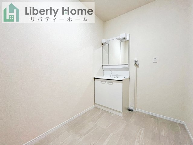 つくば市富士見台　中古戸建の独立洗面台