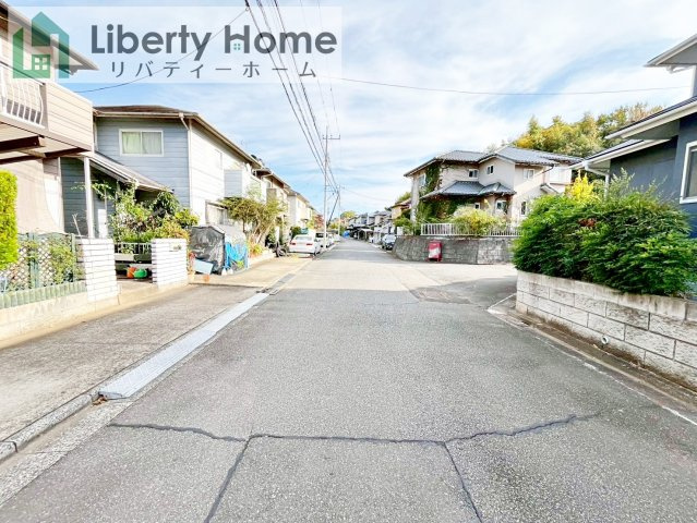 つくば市富士見台　中古戸建の前面道路含む現地写真