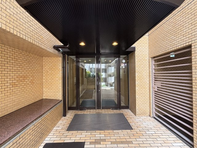 ライオンズマンション箱崎町のエントランス