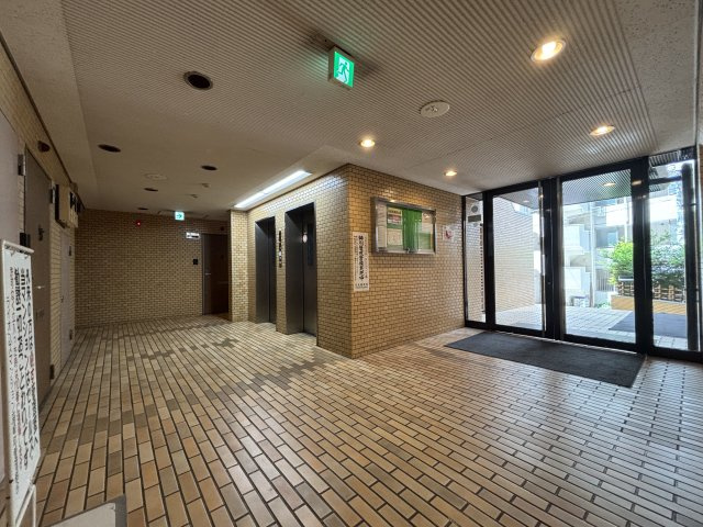 ライオンズマンション箱崎町のエントランス