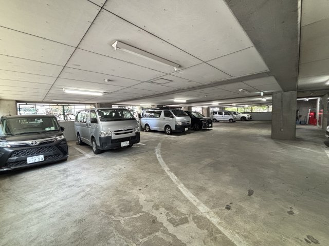 ライオンズマンション箱崎町の駐車場
