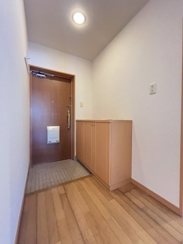 メゾン・ソレイユＢの玄関