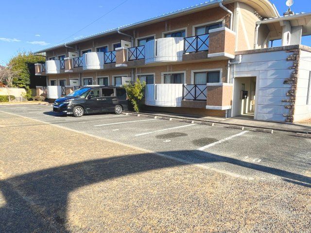 メゾン・ソレイユＢの駐車場