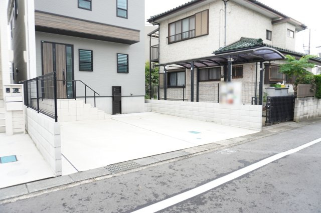越谷市千間台東1丁目 築後未入居住宅の駐車場